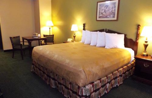 Branson Theater District Hotel | Angel Inn Near IMAX, a Travelodge by Wyndham