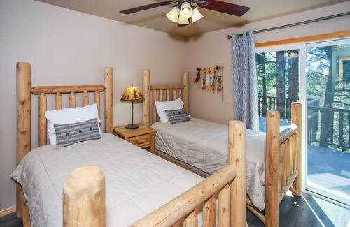 Big Bear Cabin | Angel View Chalet Family/Group Retreat | Central Moonridge Location