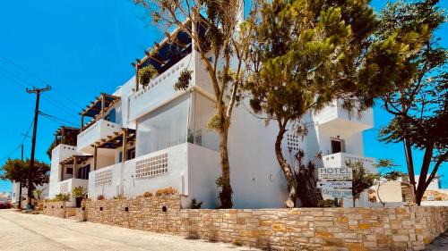 Adamas Apartment | Angelica's Deluxe Rooms in Adamas