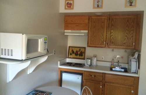 Northeast Virginia Beach Apartment | Angie's Guest Cottage