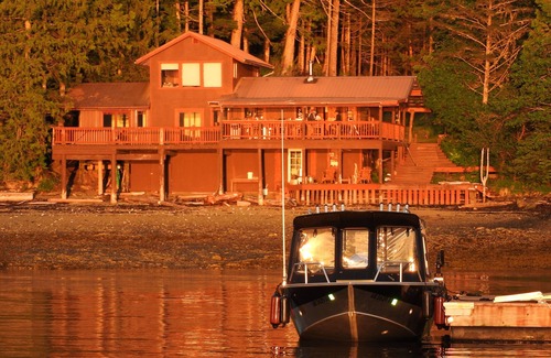 Ketchikan House | Angler's Dream. Waterfront Island Home. Private dock. Rental boat.