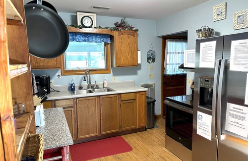 Oak Harbor Cottage | Anglers Anchor-Cozy Cottage on Lake Erie Near Port Clinton, Beaches, Firepit