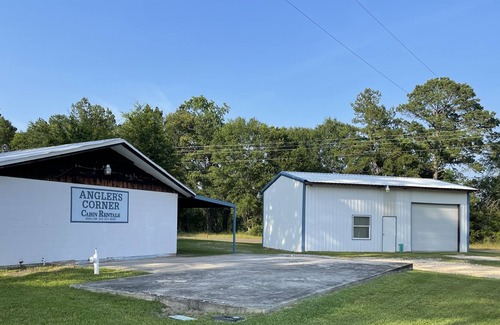 Broaddus Cabin | Angler’s Corner at Sam Rayburn Broaddus Tx Rm 1 of 2. Sleeps 5