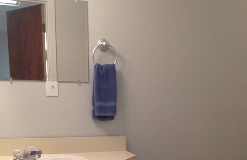Broaddus Cabin | Angler’s Corner at Sam Rayburn Rm 2 of 2 Broaddus Tx Sleeps 5