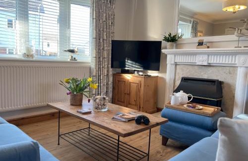 Trearddur Bay House | Anglesey Coastal Cottage 200 metres from Beach, Dog and Family Friendly