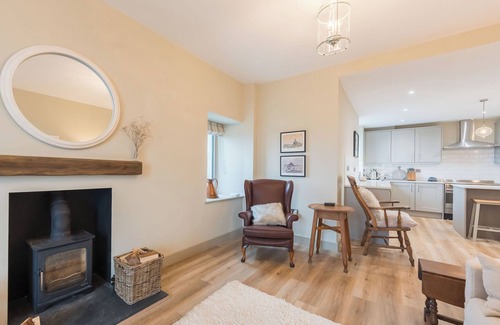 Cylch-Y-Garn House | Anglesey coastal retreat, 4 bedrooms, sleeping 8, modern amenities, ocean view, 5 mins from beach