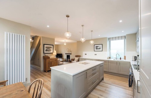 Cylch-Y-Garn House | Anglesey coastal retreat, 4 bedrooms, sleeping 8, modern amenities, ocean view, 5 mins from beach