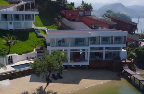 Itanema House | Angra dos Reis Mansion