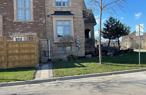 Markham Apartment | Angus Glen 3 kings bed 2 full baths Markham