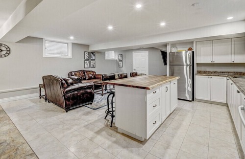 East Gwillimbury Apartment | Animal Sanctuary on 10 Acres w/ Hottub and ICE RINK