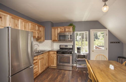 Silverton Apartment | Animas River House - Cozy Historic Riverfront Home 4 Blocks To Downtown!
