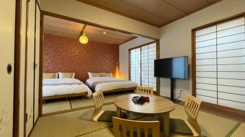Adachi House | Anime2