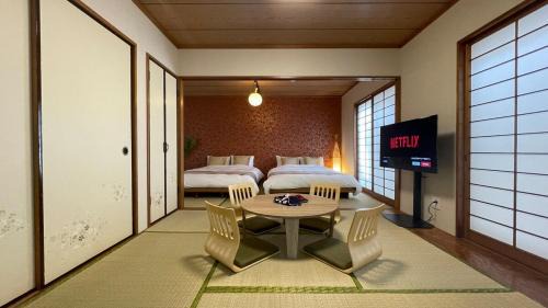 Adachi House | Anime2