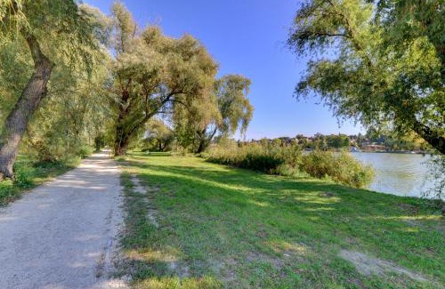 Csepel-Kiralyerdo Apartment | Anita