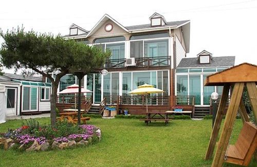 Gonam House | Anmyeondo Jeonyeok Noeul Pension