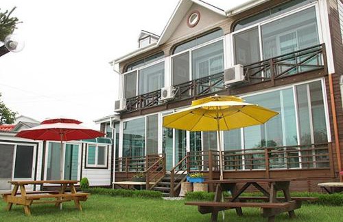 Gonam House | Anmyeondo Jeonyeok Noeul Pension