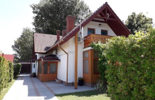 Balatonbereny House | Anna Üdülőház