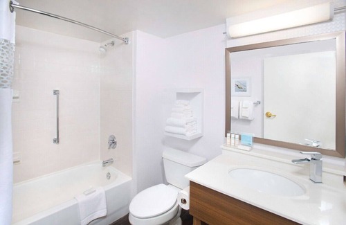 Parole Hotel | Annapolis Adventure: 2 Cozy Units, Outdoor Pool + Easy Access to Historic Sites!
