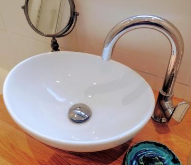 Charlton Apartment | Annette's Place, Greenwich Garden Apartment, London