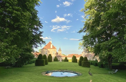 Villegusien-le-Lac House | Annex to a 12th /18th c. castle, recently restored, swimming pool, parc