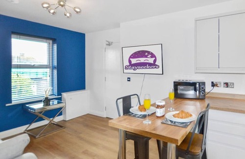 Salisbury Apartment | Annie 1 bed apt next to rail station - Stayseekers