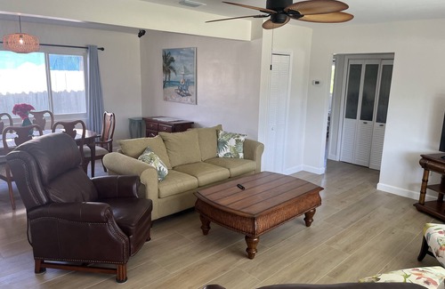 Bay Esplanade House | Annie's Beach House - Monthly Rental 2 Bedroom Home