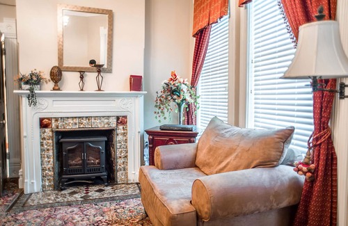 Downtown Salt Lake City Bed & Breakfast | Anniversary Inn - South Temple