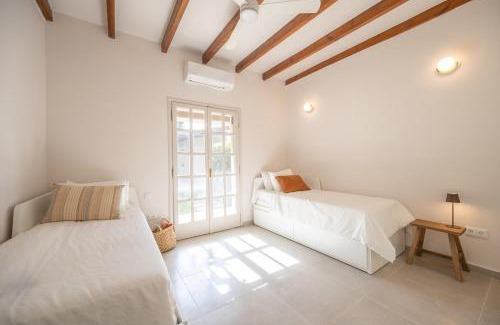 Chalcis House | Anoixi vacation home with spectacular Evia landscapes