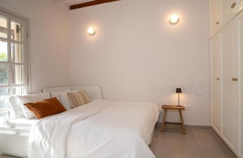 Chalcis House | Anoixi vacation home with spectacular Evia landscapes