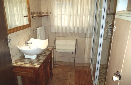Bloemfontein House | Anri Guesthouse Self-catering accommodation