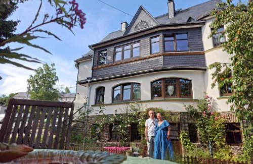 Gruenhain-Beierfeld Apartment | ansimali 3 - Treffpunkt Dachgeschosswohnung, Ideal für Familien und Freunde, Gemeinsam wohnen, getrennt träumen, Zwei Schlafzimmer, ein Urlaub mit Spiel und Spaß