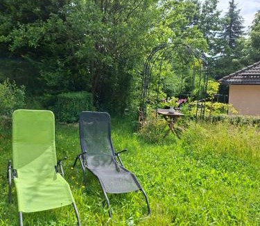Gruenhain-Beierfeld Apartment | ansimali 3 - Treffpunkt Dachgeschosswohnung, Ideal für Familien und Freunde, Gemeinsam wohnen, getrennt träumen, Zwei Schlafzimmer, ein Urlaub mit Spiel und Spaß