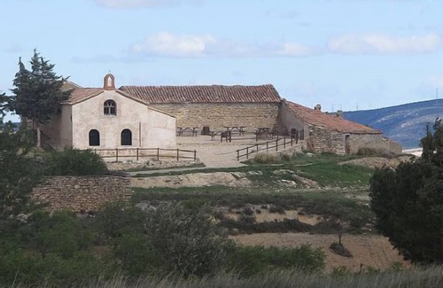 Tosos Cottage | Anson House for 16 people