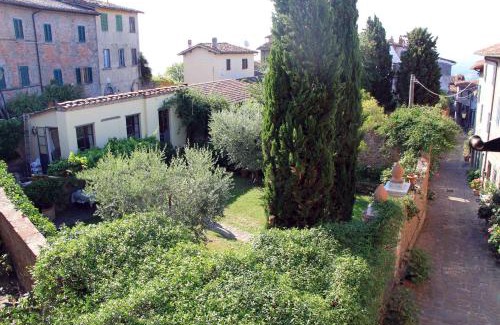 Colle di Buggiano Bed & Breakfast | antica casa "le rondini"