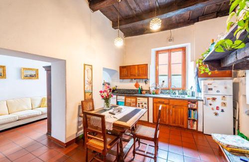Carona Apartment | Antica Torre - Happy Rentals