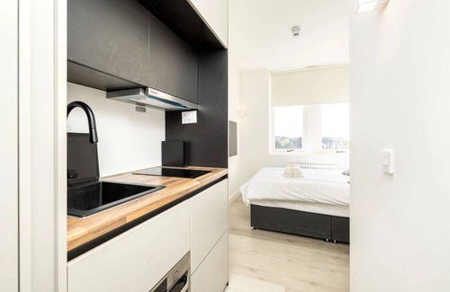 Peninsula Apartment | Antigallican