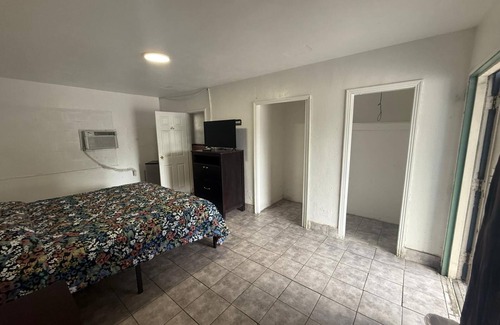 Old Seminole Heights Hotel | Antigua Motel by OYO Tampa US - 41