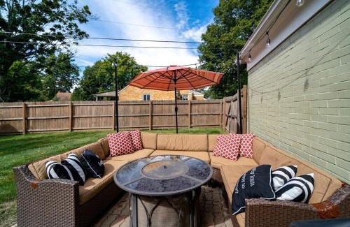 Kettering House | Antique Charm Cozy 3br Retreat W Private Patio