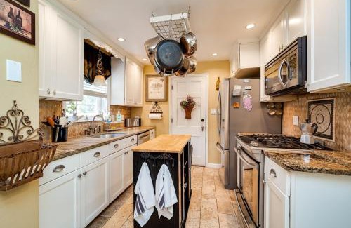 Kettering House | Antique Charm Cozy 3br Retreat W Private Patio