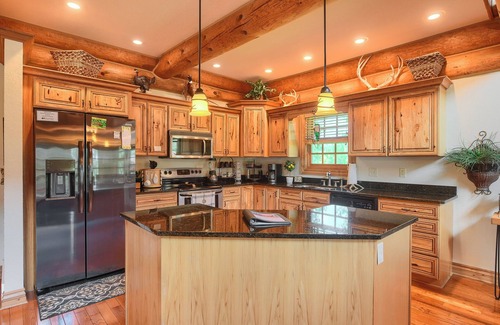 Deadwood Cabin | Antler Lodge | 3 Bed, 3 Bath