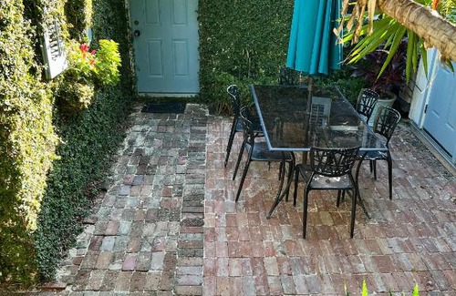 Faubourg Delachaise Hotel | Antonine Apartment Upper Garden District