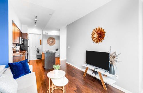 Fort York Apartment | AOC Suites - High-Rise Condo - City View