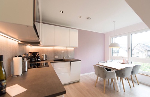 Uerzig Apartment | Ap 6 - Herzlay-Apartment-Deluxe-Ensuite-Vineyard view