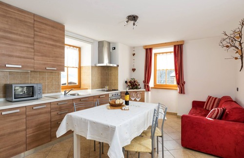 Livinallongo del Col di Lana Apartment | Apartment 'Cesa Raggio Di Sole Bilocale' with Mountain View, Shared Terrace and Wi-Fi