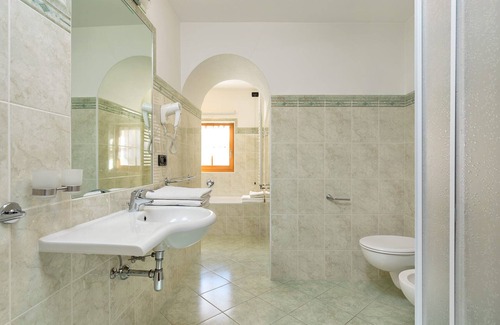 Livinallongo del Col di Lana Apartment | Apartment 'Cesa Raggio Di Sole Bilocale' with Mountain View, Shared Terrace and Wi-Fi