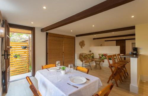 Barra da Tijuca House | Ap térreo, jardim à beira da lagoa-la Gigóia-Metrô e Praia perto-NÃO FUMANTES