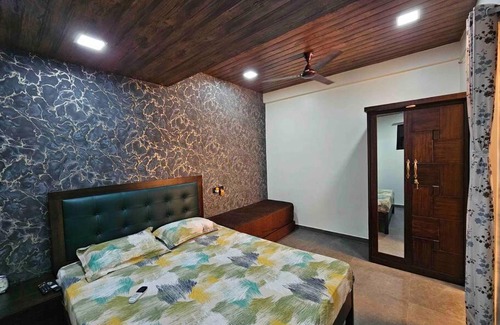 Andheri West Apartment | Ap2. Cozy AC Studio W/ Kitchenette Nr Kokilaben Hosp.