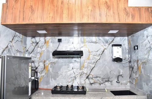 Andheri West Apartment | Ap5. Cozy AC Studio W/ Kitchenette Nr Kokilaben Hosp.