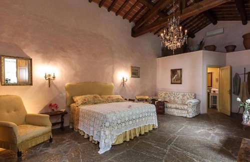 Sesto Fiorentino Apartment | Apartment in a farmhouse with pool