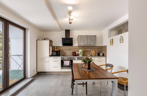 Seegebiet Mansfelder Land Apartment | Apartment 'Am Süßen See' with Lake View, Balcony and Wi-Fi